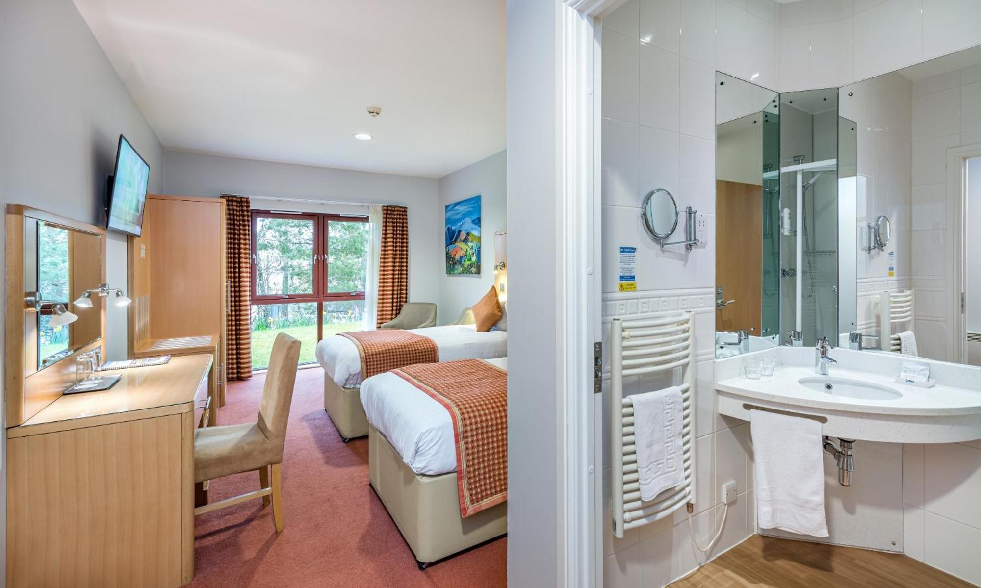 High Range Lodge Hotel Авимор Стая снимка
